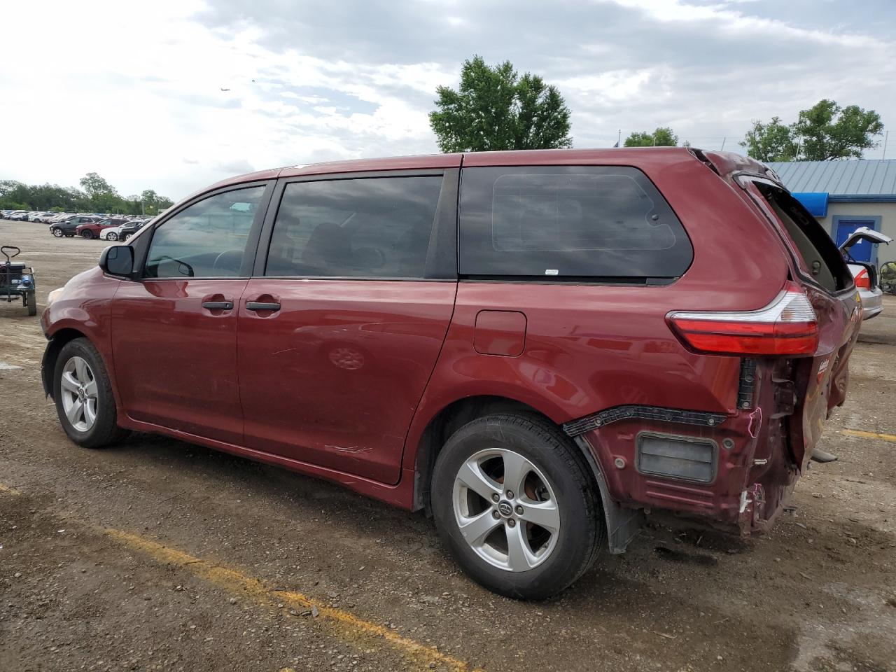 2018 Toyota Sienna L vin: 5TDZZ3DC2JS937000