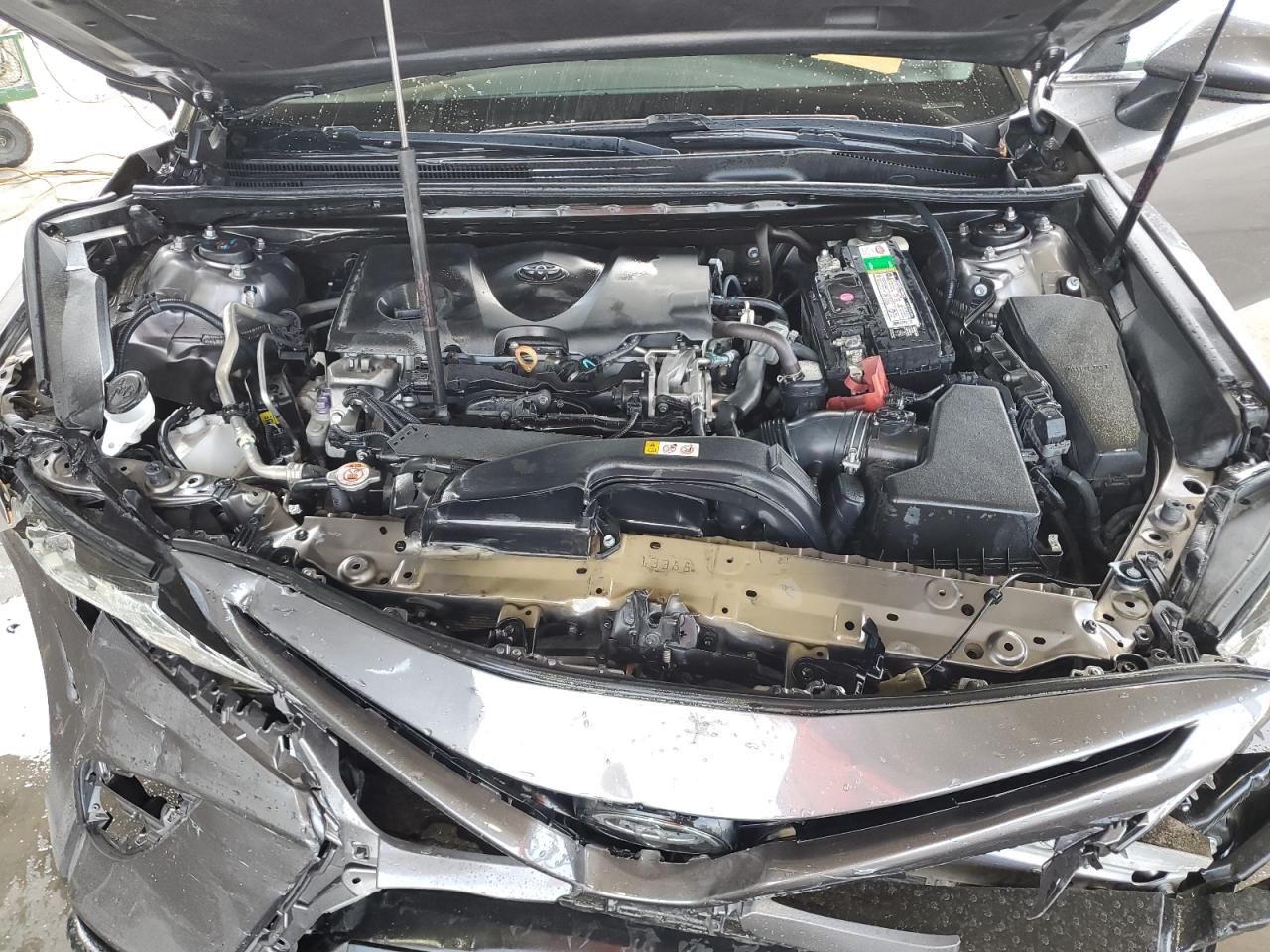 4T1B11HKXJU084318 2018 Toyota Camry L