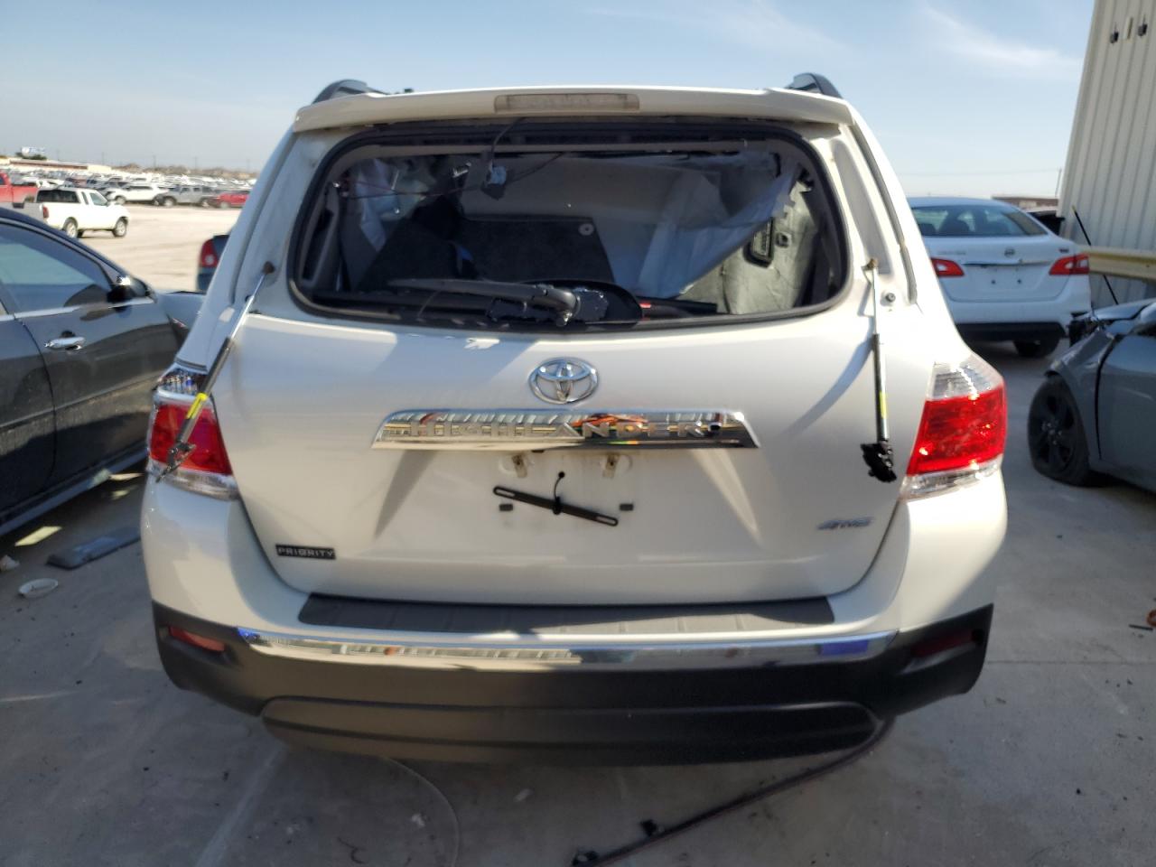 5TDBK3EH8DS249782 2013 Toyota Highlander Base