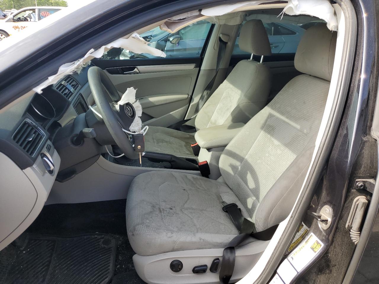 1VWAA7A31JC001349 2018 Volkswagen Passat S