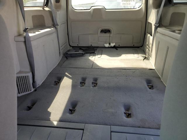 2010 Chrysler Town & Country - Image 10