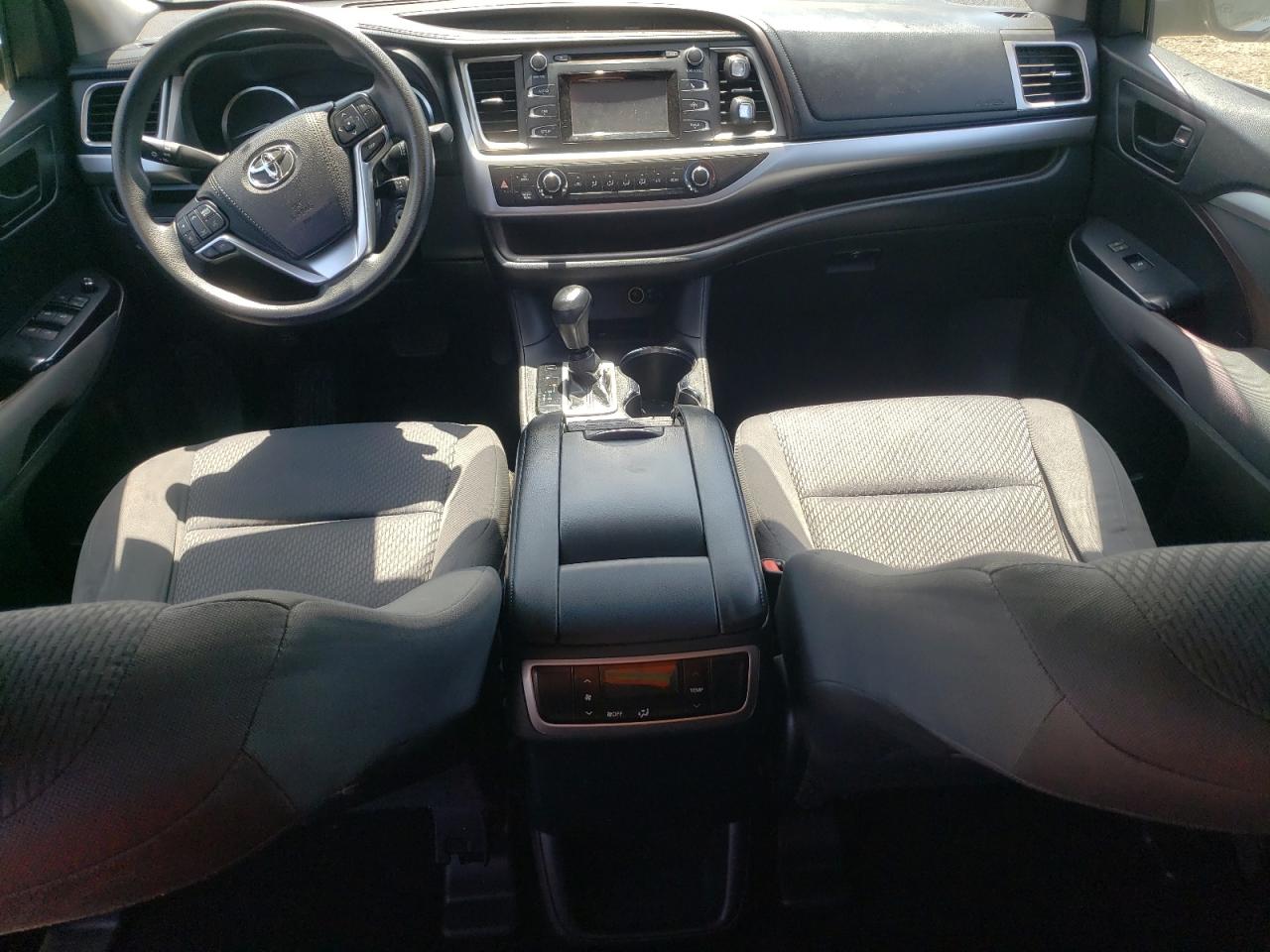 5TDZKRFH2GS142893 2016 Toyota Highlander Le