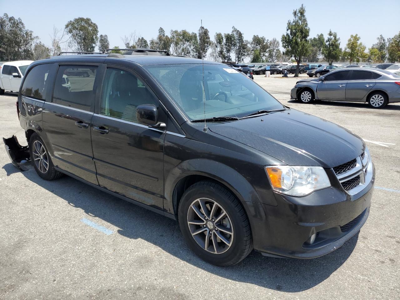 2017 Dodge Grand Caravan Sxt vin: 2C4RDGCG3HR824556