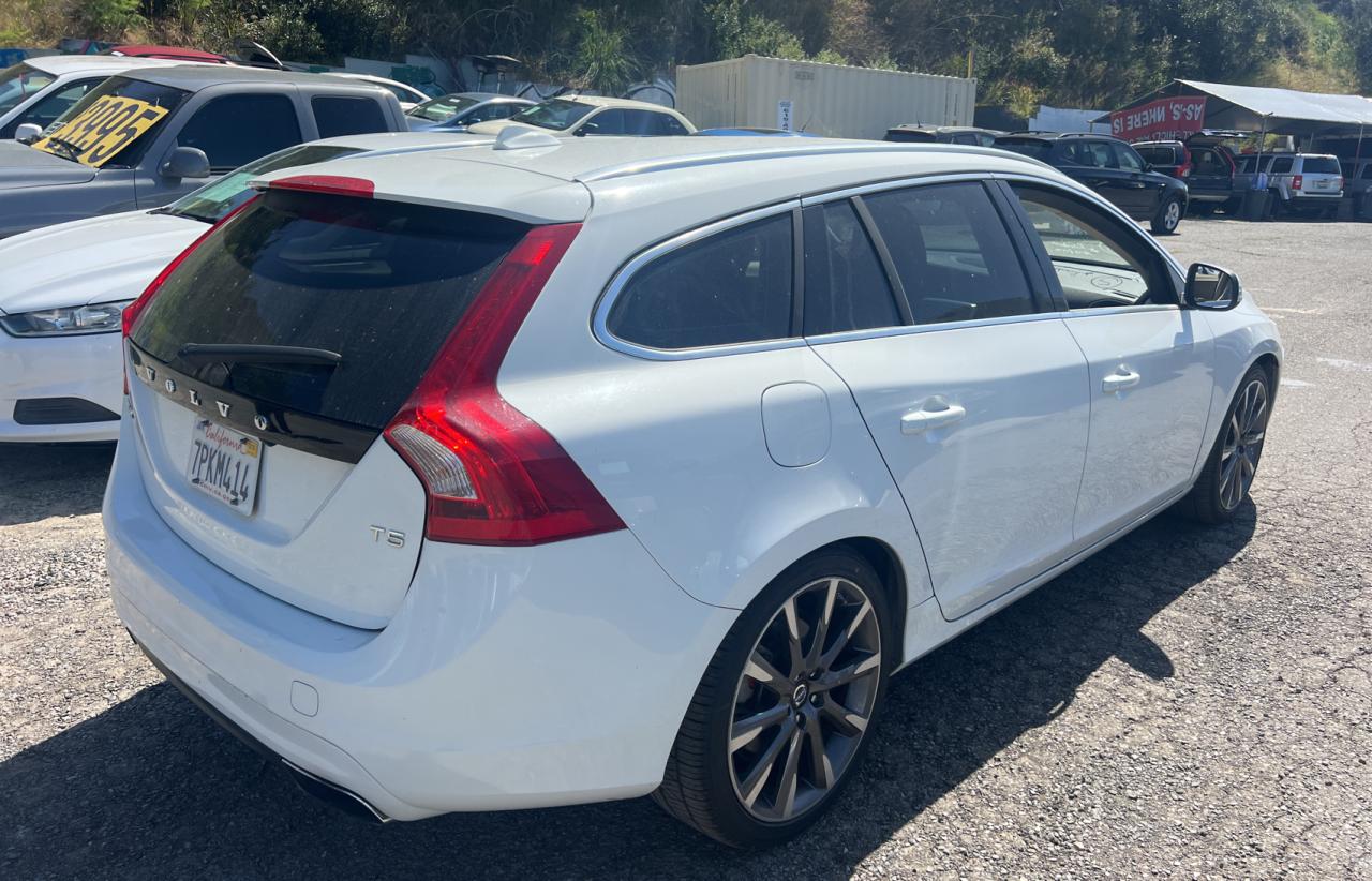 YV140MEKXF1242407 2015 Volvo V60 Premier