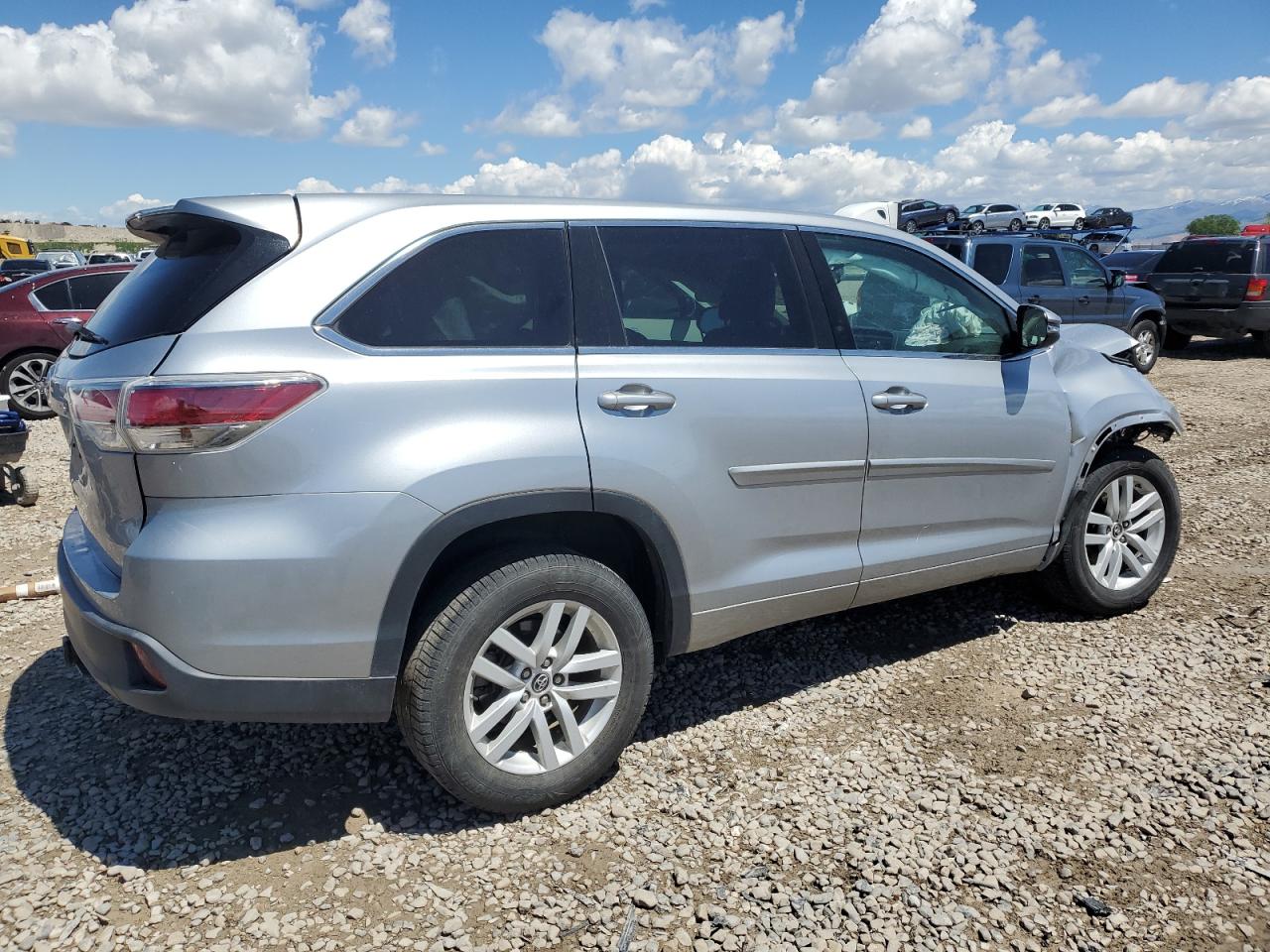 5TDZKRFH7GS122221 2016 Toyota Highlander Le