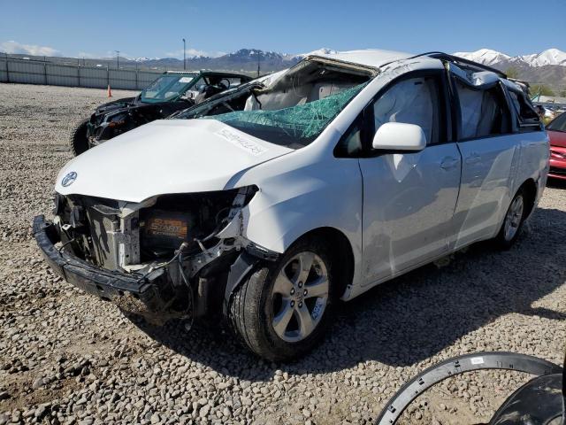 Lot #2510750489 2017 TOYOTA SIENNA LE salvage car