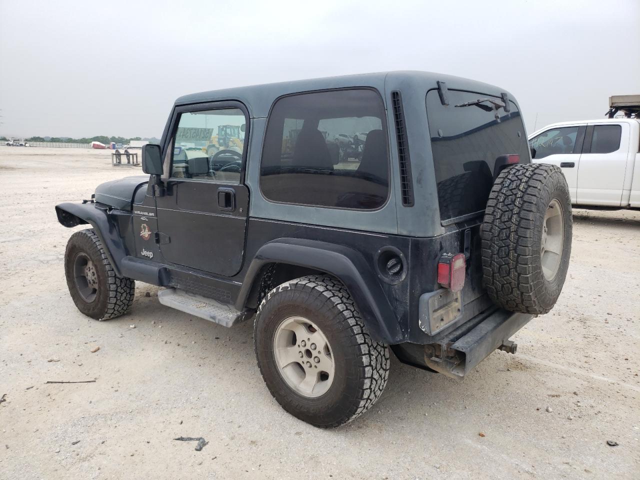 1J4FA59S81P307329 2001 Jeep Wrangler / Tj Sahara