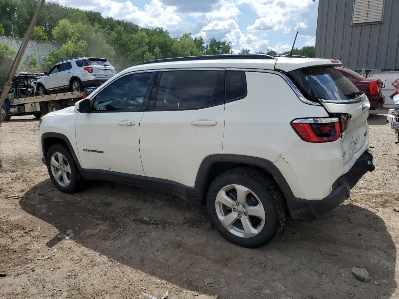 3C4NJDBB7JT332076 2018 Jeep Compass Latitude