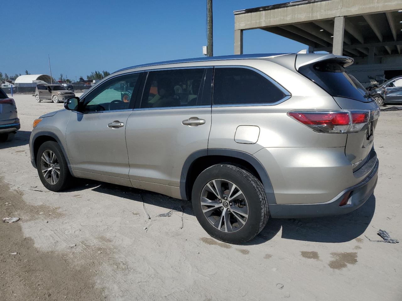 5TDKKRFH1GS506108 TOYOTA HIGHLANDER 2016