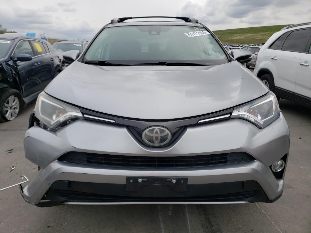 2T3RFREV3HW594346 2017 Toyota Rav4 Xle