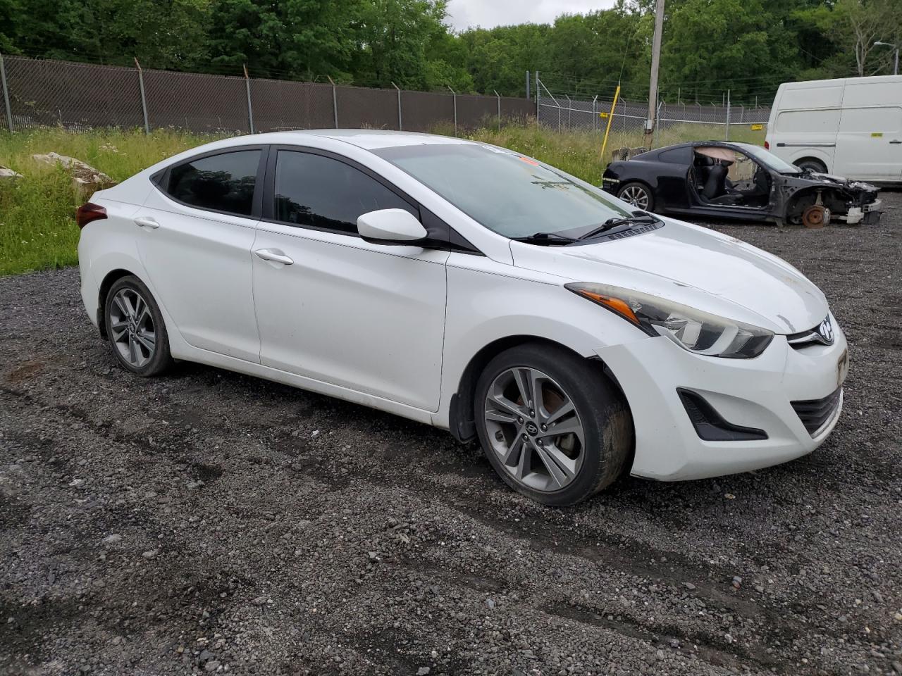 5NPDH4AE8GH665799 2016 Hyundai Elantra Se