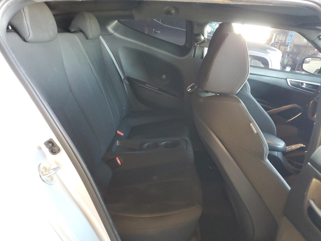 KMHTC6AD8HU318215 2017 Hyundai Veloster