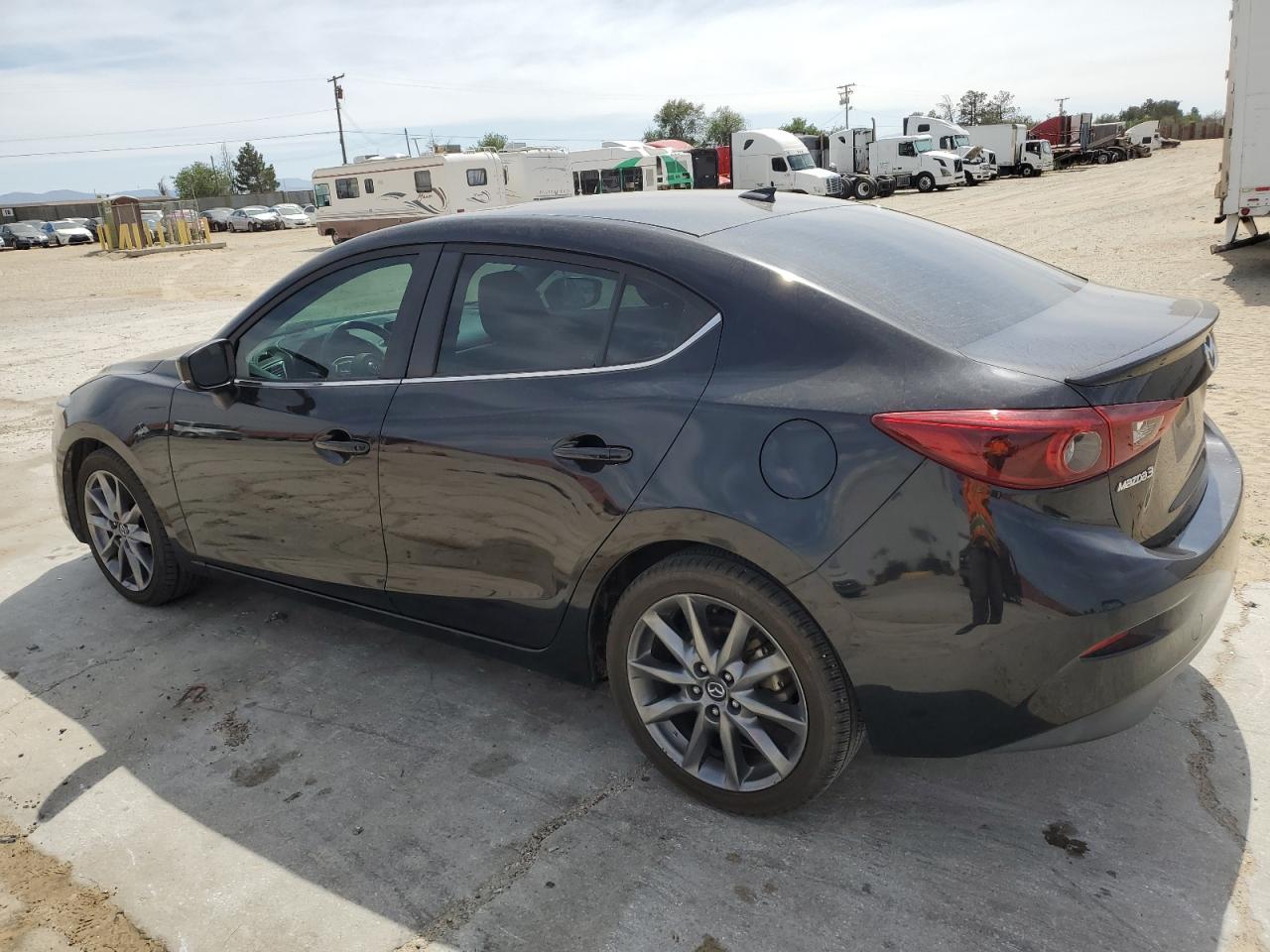 3MZBN1W32JM258145 2018 Mazda 3 Grand Touring