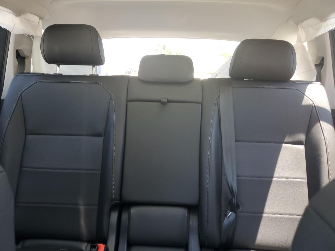 3VV2B7AX9LM104058 2020 Volkswagen Tiguan Se