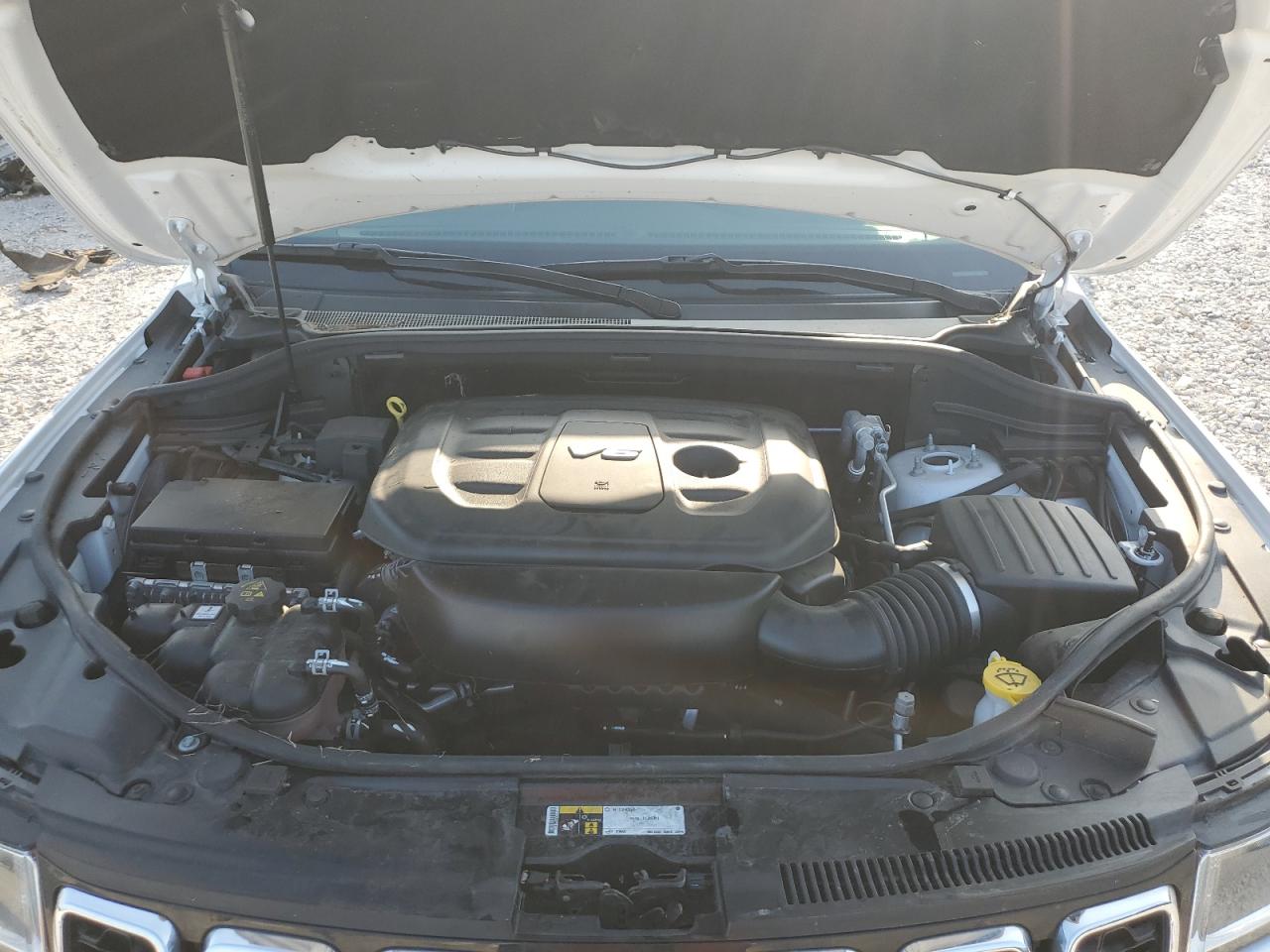 1C4RJFAG5JC411798 2018 Jeep Grand Cherokee Laredo