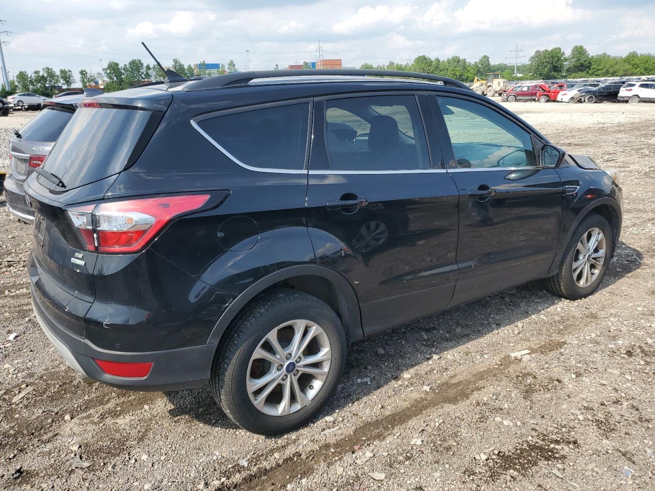 1FMCU0GD4JUB00053 2018 Ford Escape Se