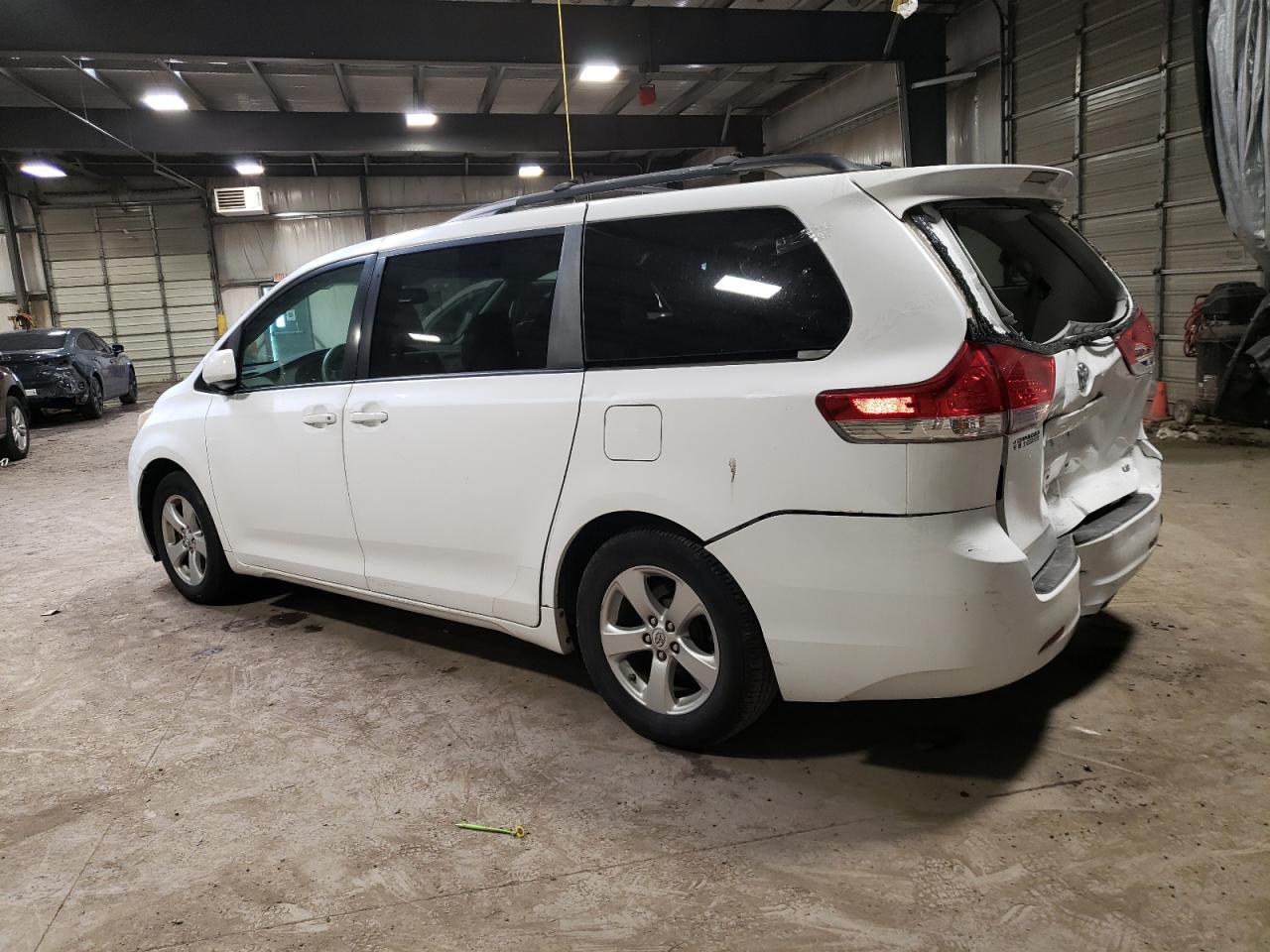 5TDKK3DC1BS137411 2011 Toyota Sienna Le