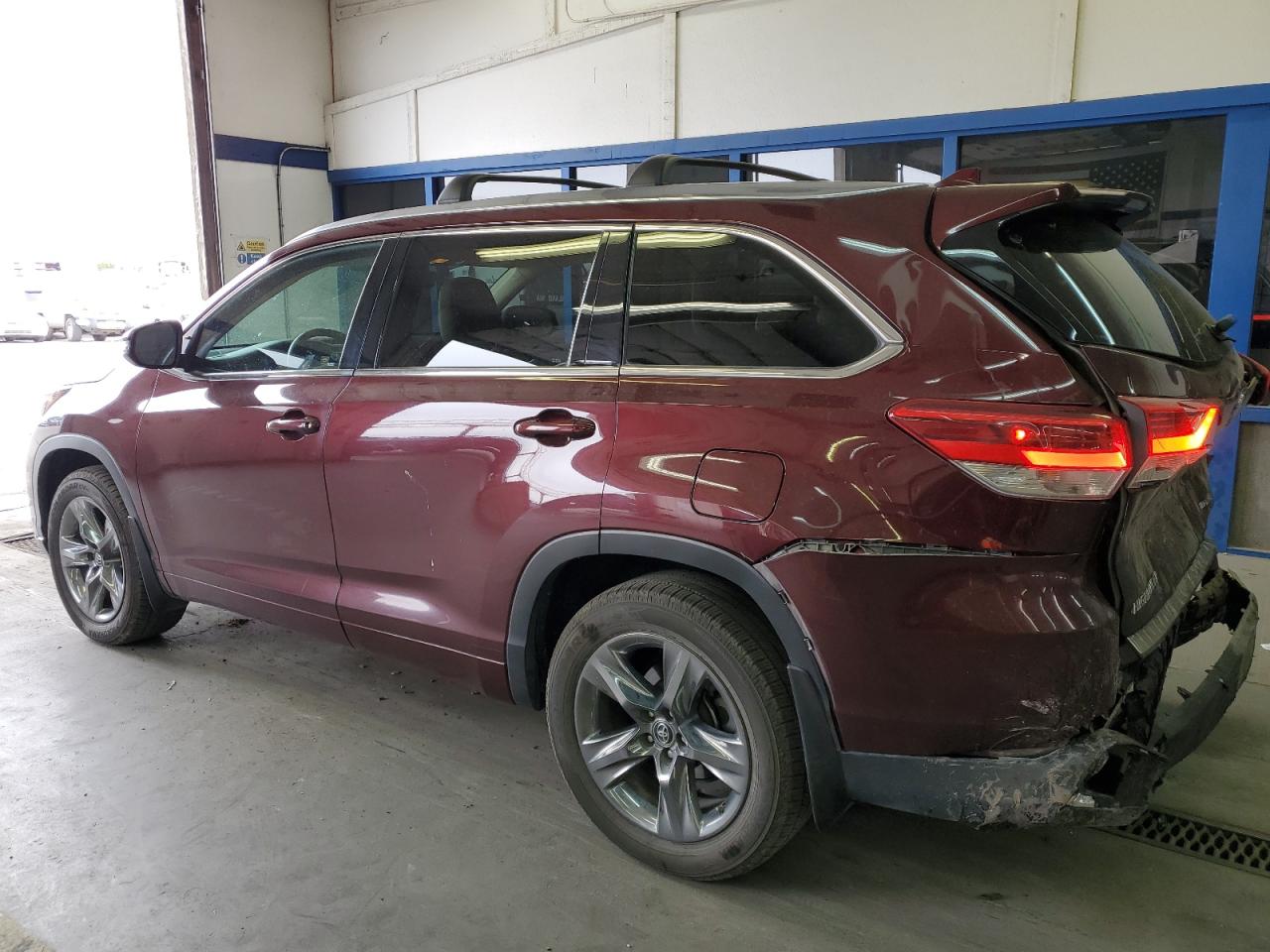 5TDDZRFH4HS475698 2017 Toyota Highlander Limited