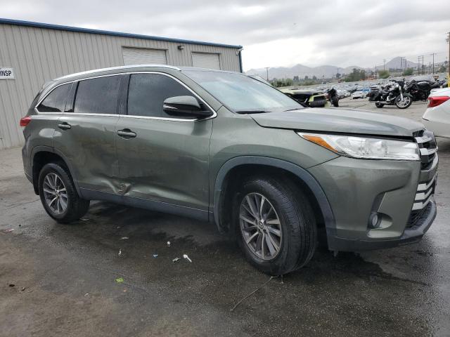 VIN 5TDJZRFHXKS965167 2019 Toyota Highlander, SE no.4