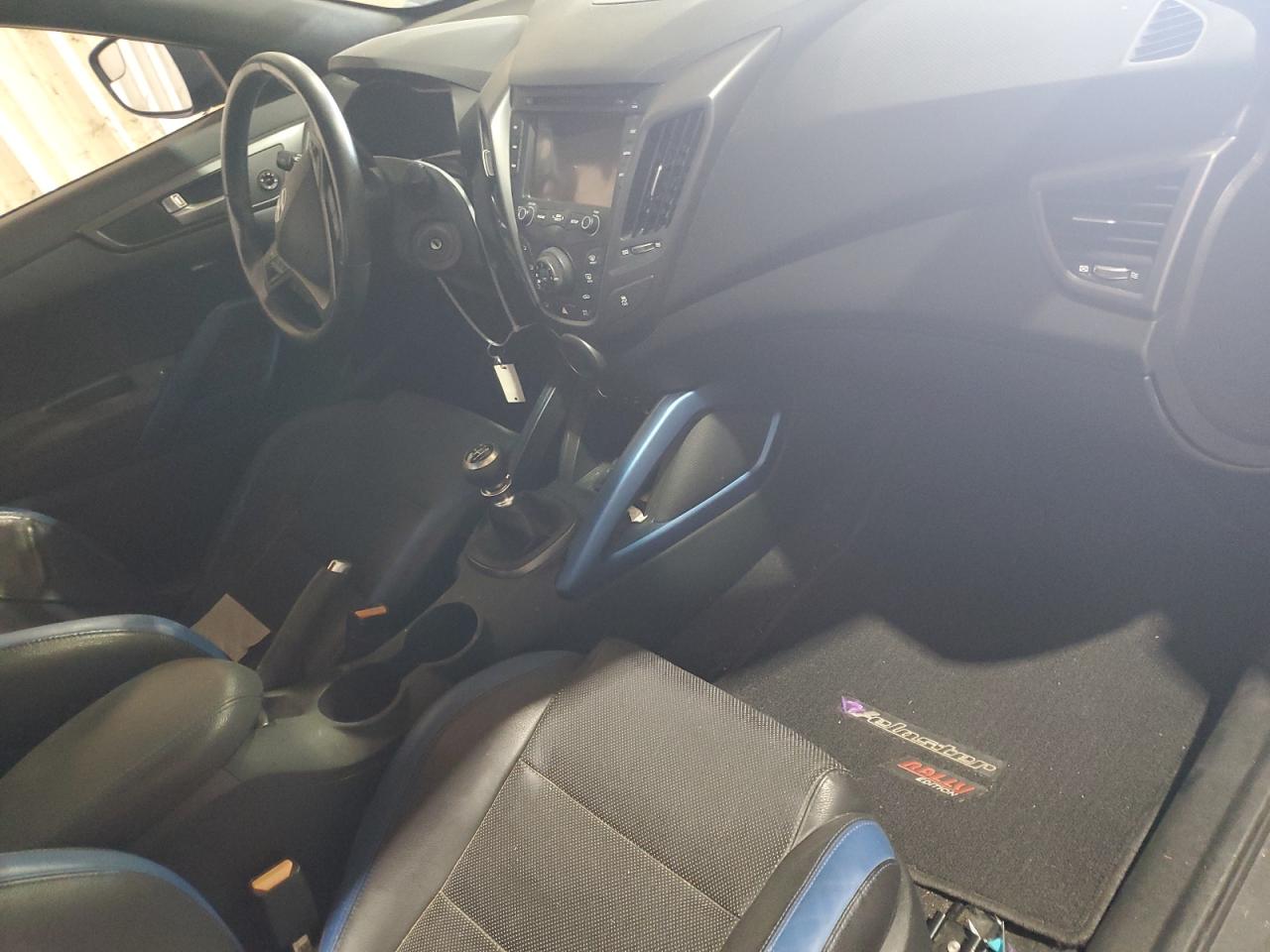 KMHTC6AE5GU252956 2016 Hyundai Veloster Turbo