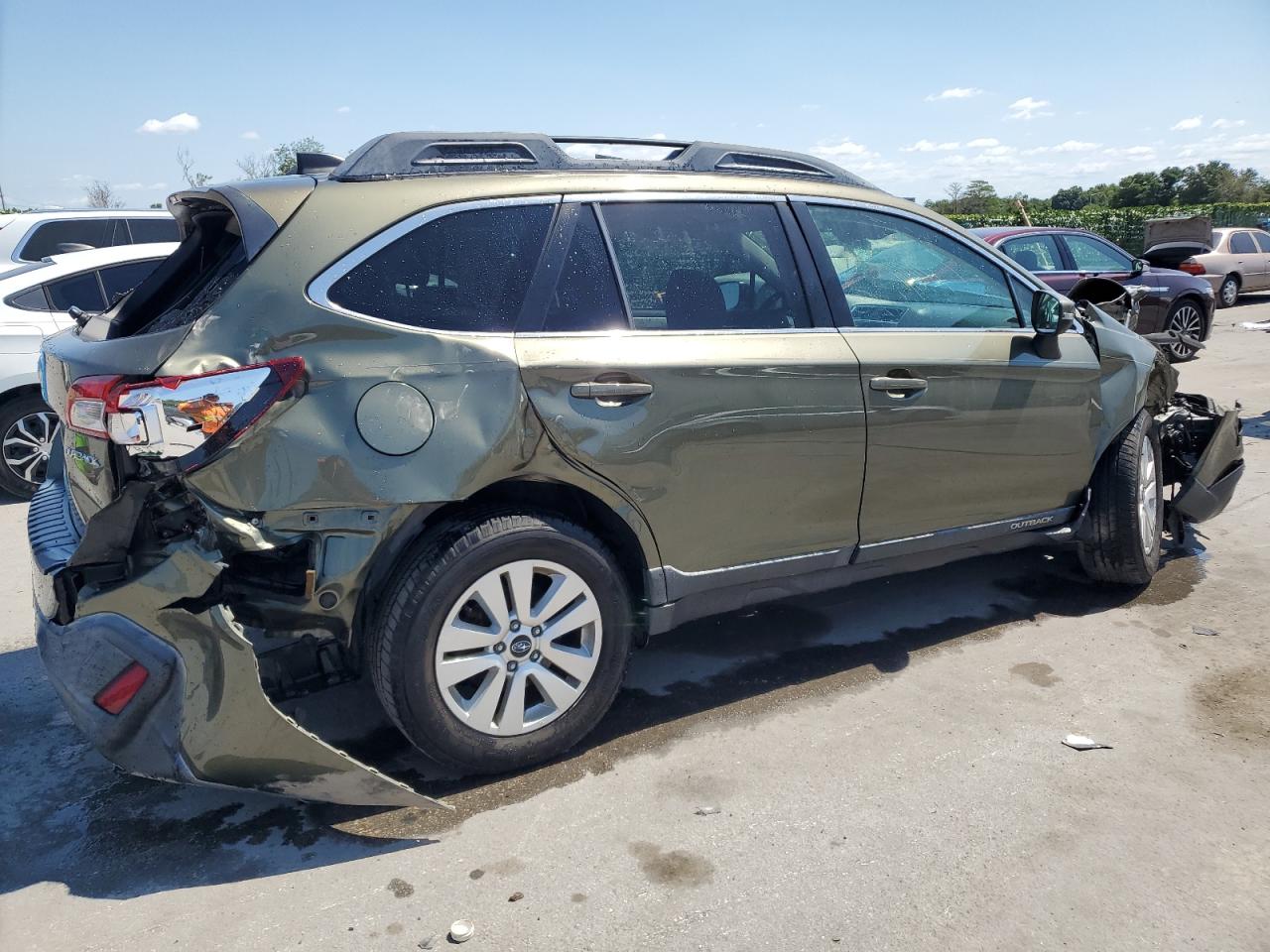 2018 Subaru Outback 2.5I Premium vin: 4S4BSAFC7J3248915