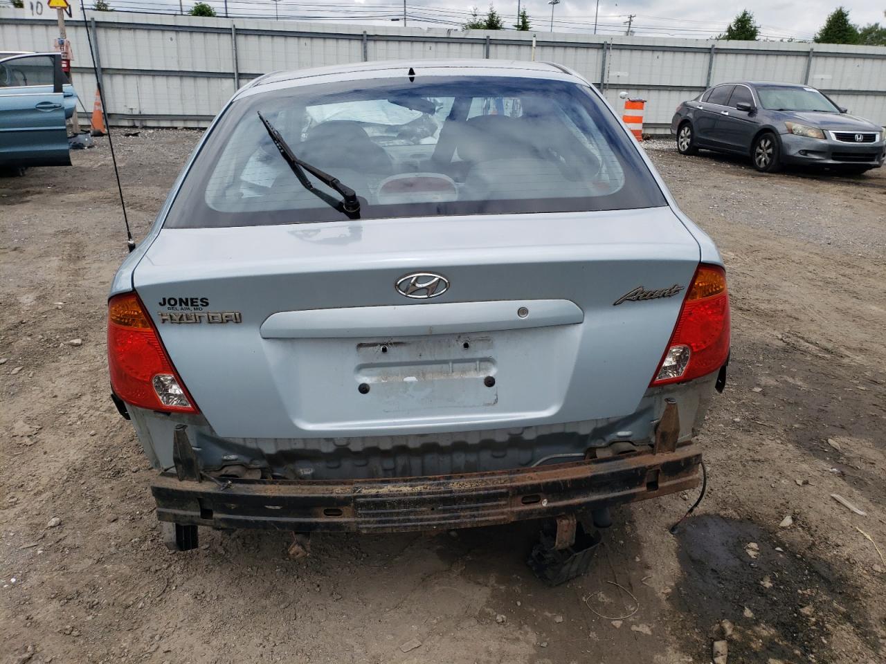 KMHCG35CX5U331130 2005 Hyundai Accent Gs