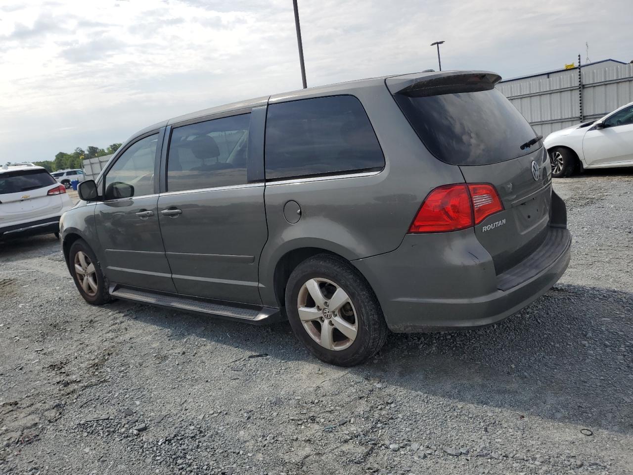 2V4RW5DX2AR202412 2010 Volkswagen Routan Sel