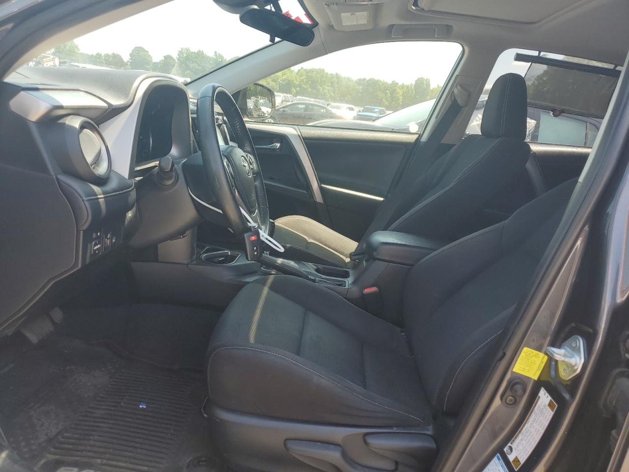 JTMRFREV1HJ170341 2017 Toyota Rav4 Xle