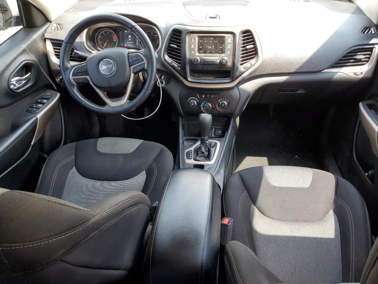 1C4PJLCB9JD553279 2018 Jeep Cherokee Latitude