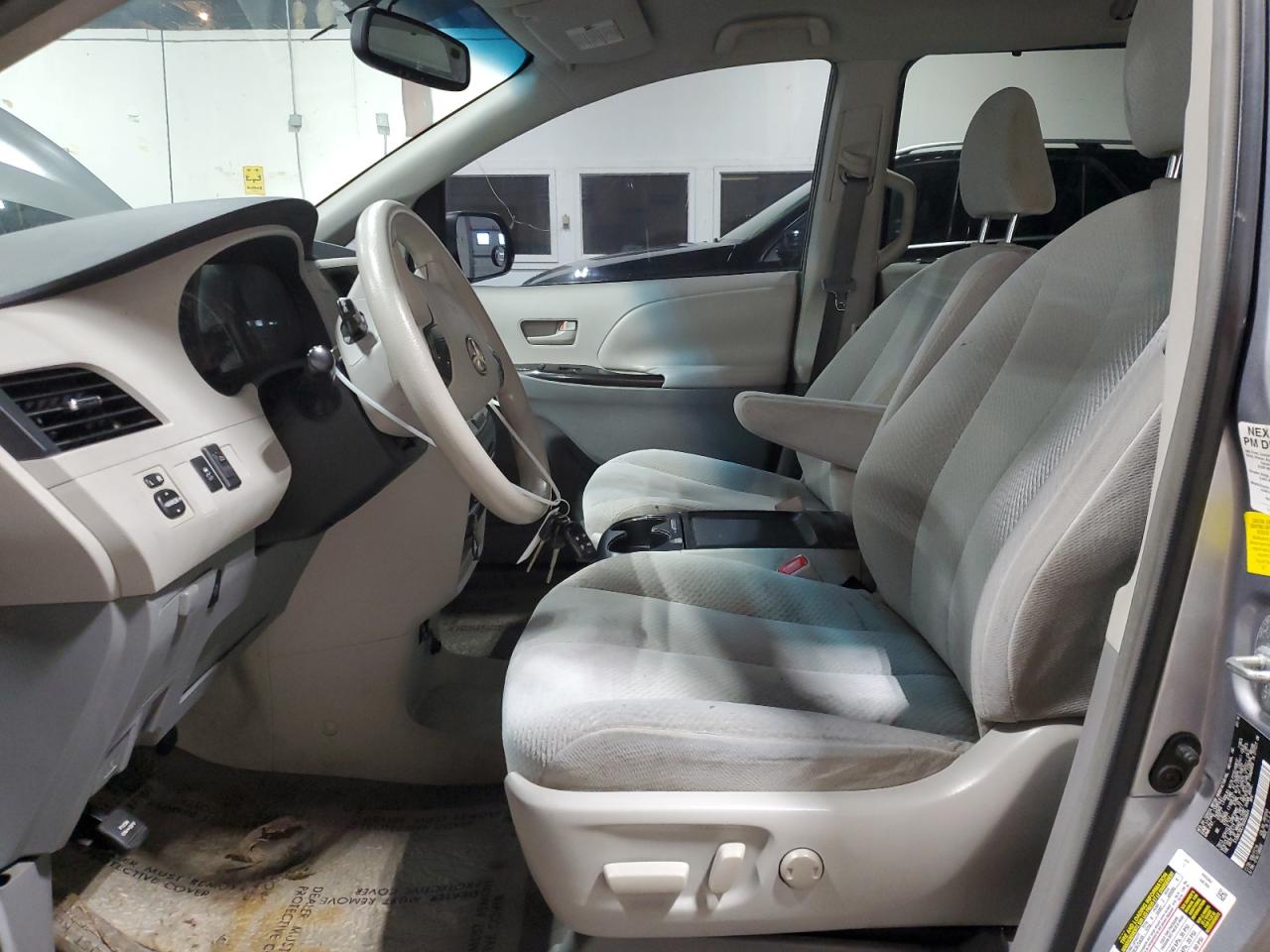 5TDKK3DC7BS058664 2011 Toyota Sienna Le