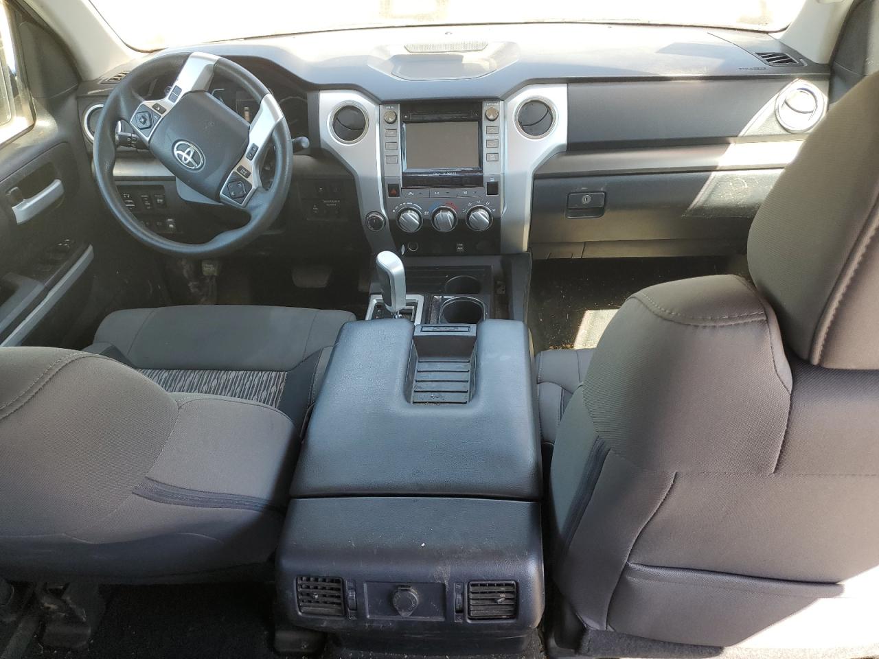 5TFDY5F19JX741716 2018 Toyota Tundra Crewmax Sr5