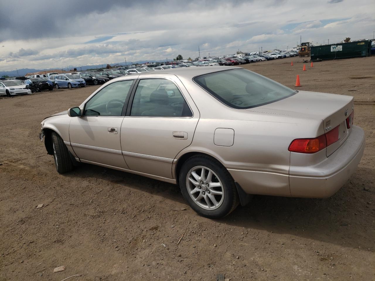 4T1BF28K9YU951323 2000 Toyota Camry Le