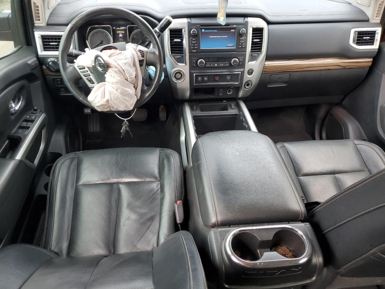 1N6AA1E60JN504862 2018 Nissan Titan Sv