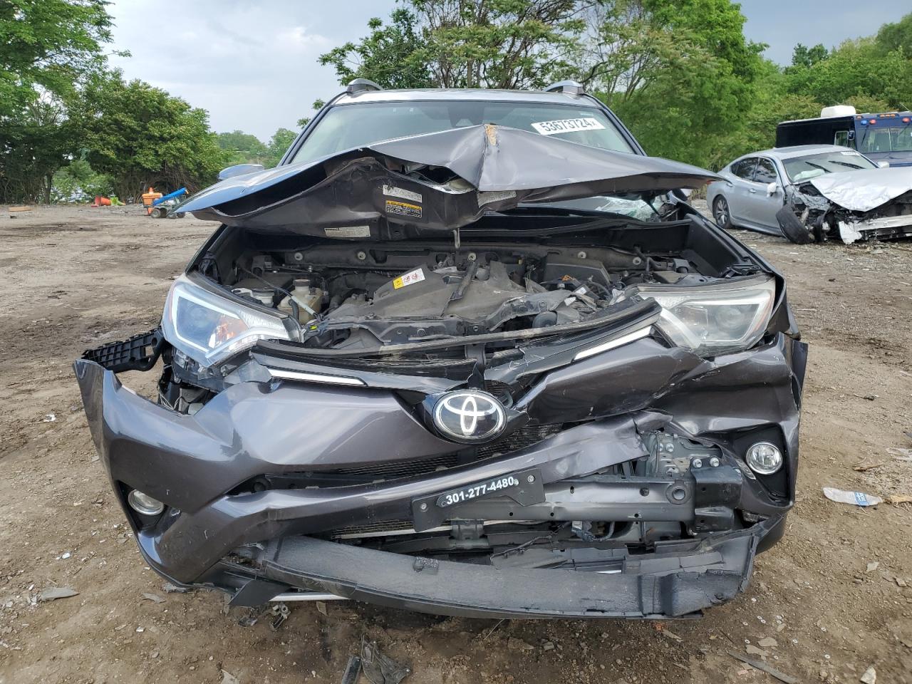 JTMRFREV9HJ107018 2017 Toyota Rav4 Xle