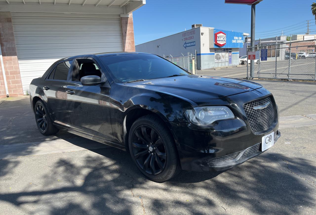 2017 Chrysler 300 Limited vin: 2C3CCAAG5HH577429