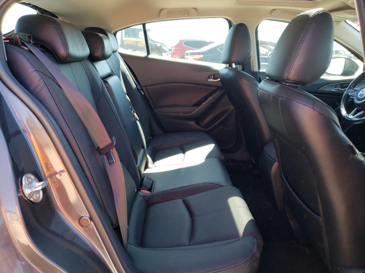 3MZBN1M32JM235693 2018 Mazda 3 Grand Touring