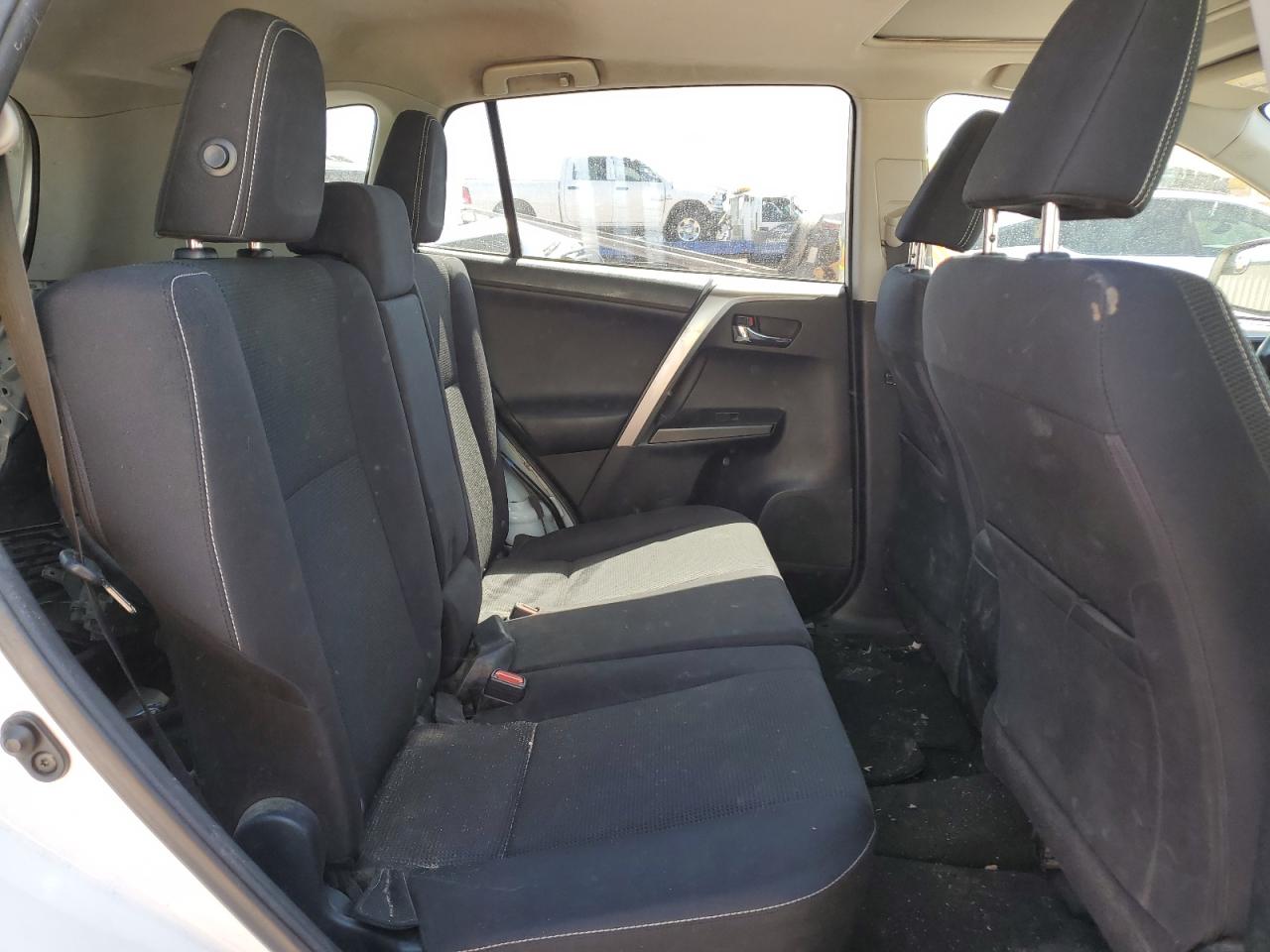 JTMWFREV8HJ109023 2017 Toyota Rav4 Xle