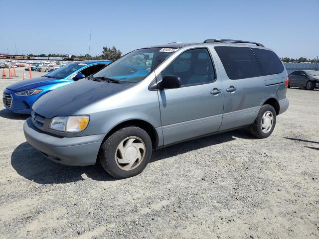 1998 Toyota Sienna Le VIN: 4T3ZF13C9WU022472 Lot: 56100324