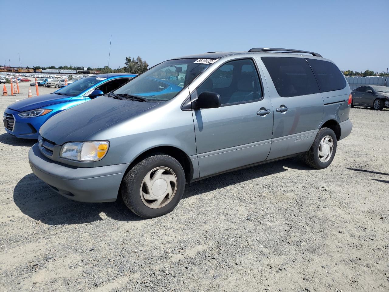 4T3ZF13C9WU022472 1998 Toyota Sienna Le