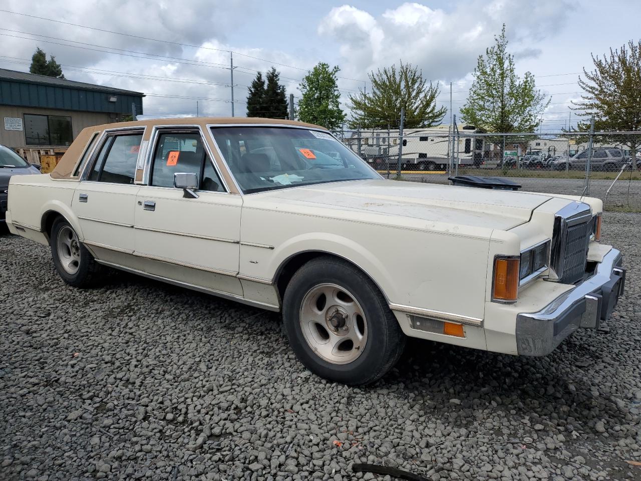 1LNBM81F3KY671323 1989 Lincoln Town Car