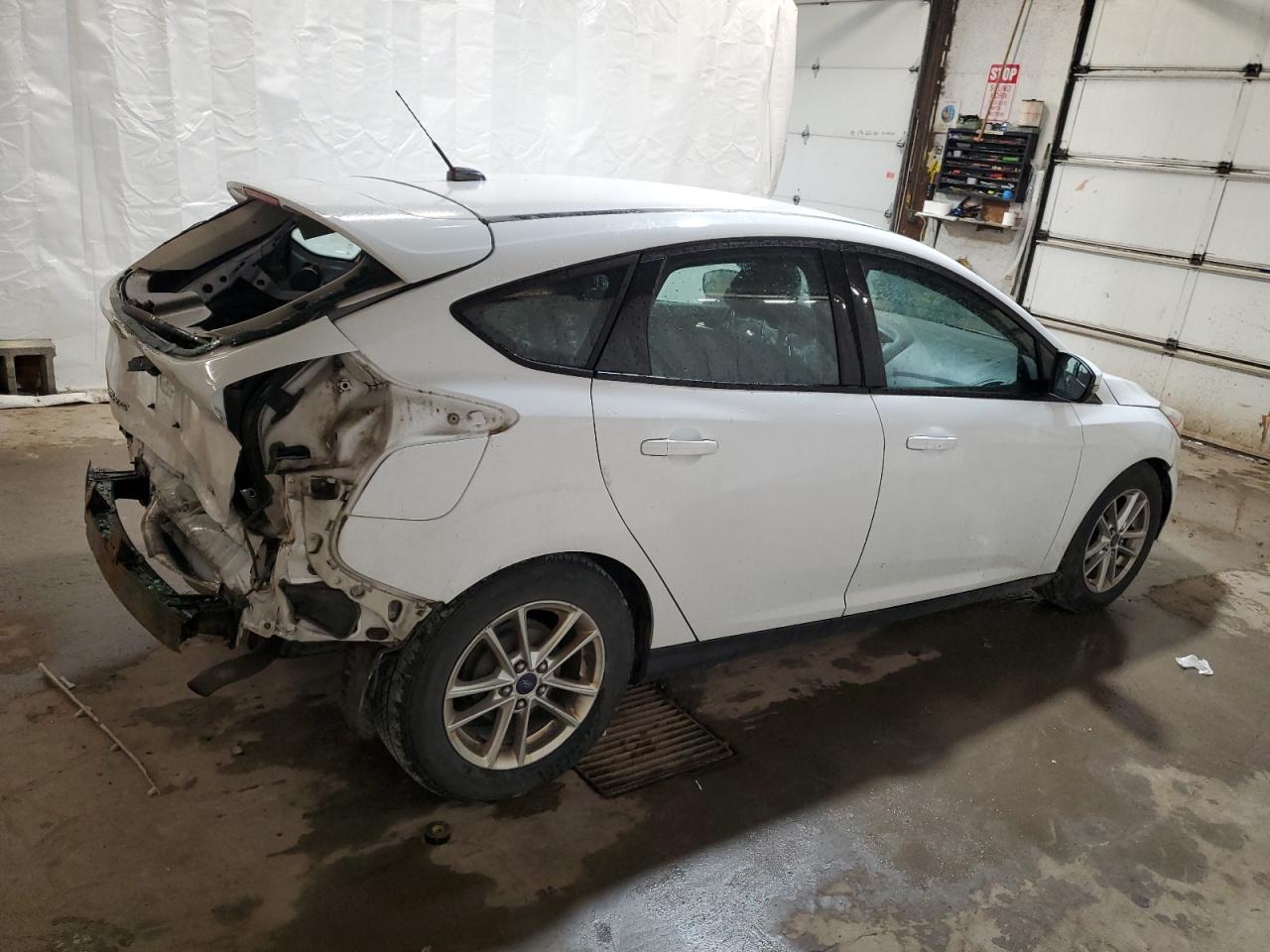 1FADP3K2XGL240572 2016 Ford Focus Se