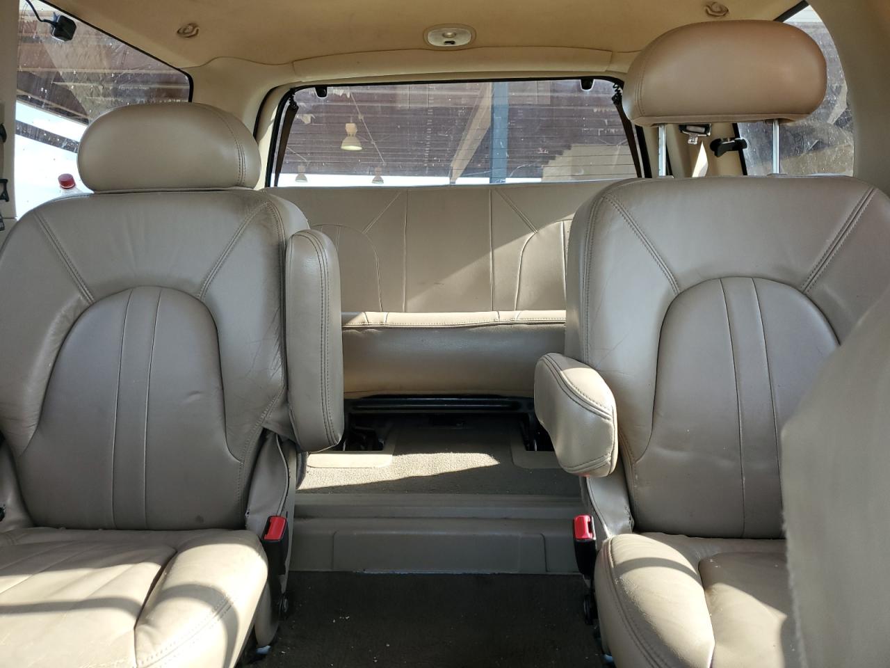 1FMFU18L42LA21112 2002 Ford Expedition Eddie Bauer