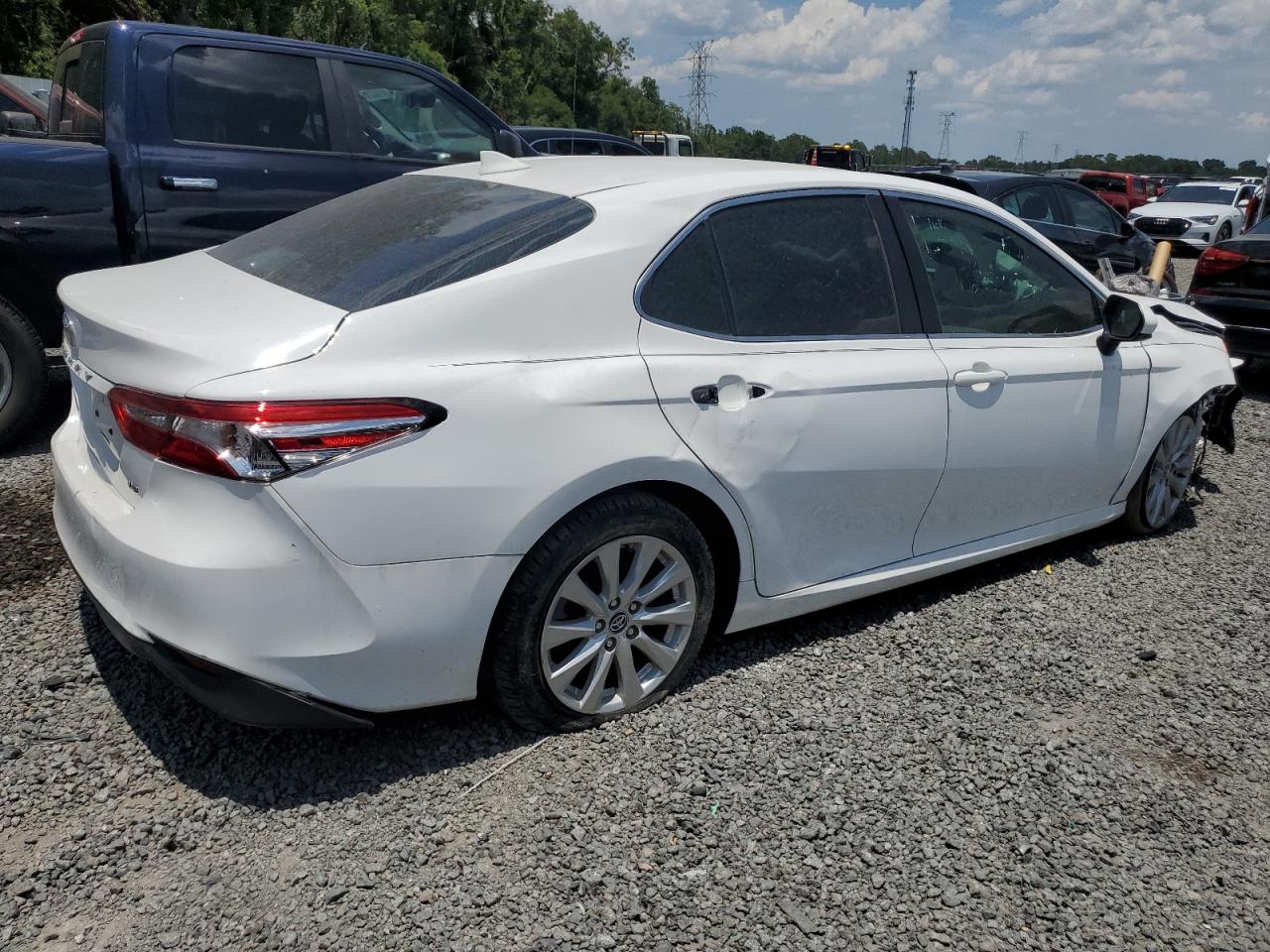 2020 Toyota Camry Le vin: 4T1C11AK6LU945334