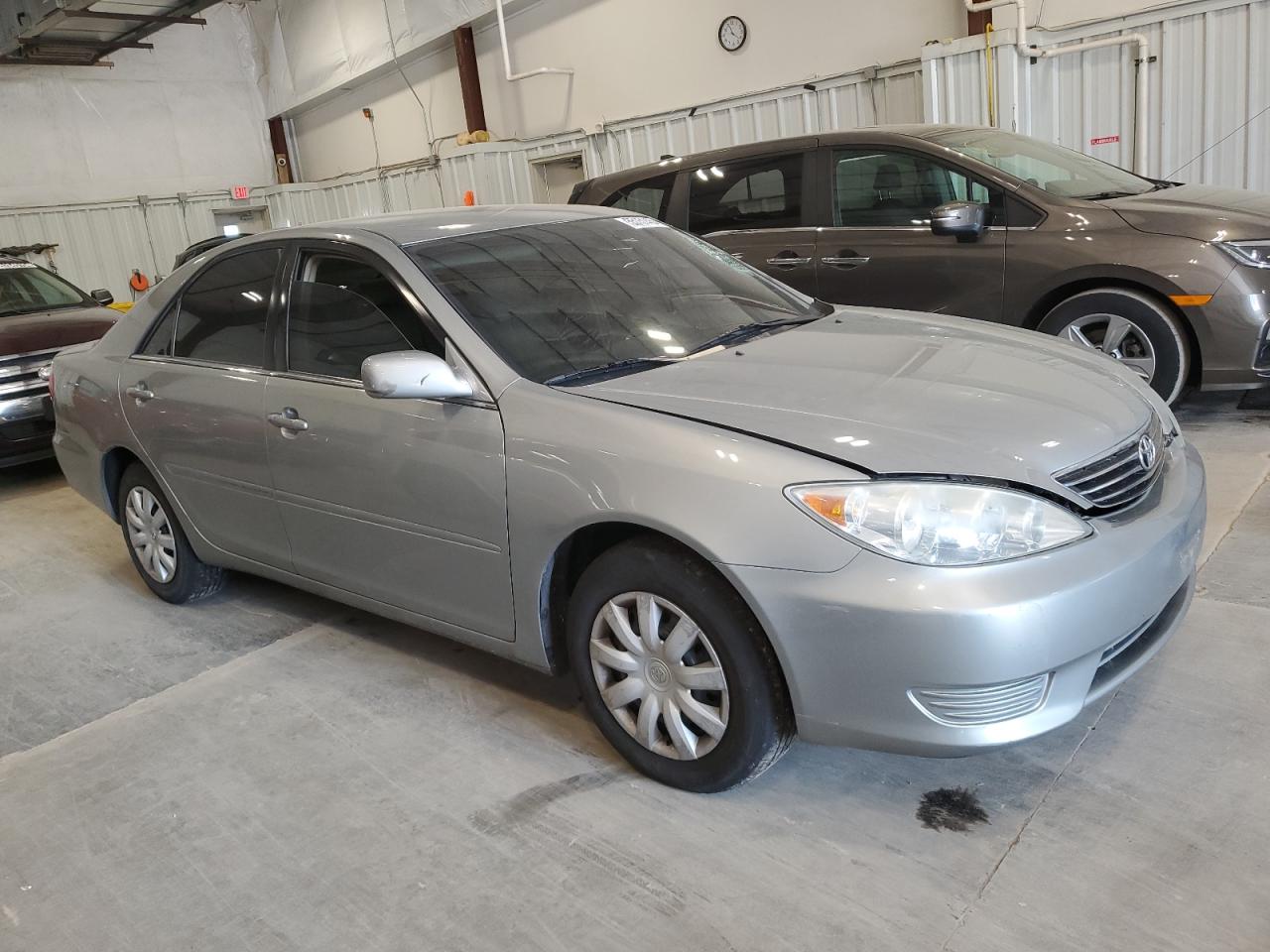 4T1BE30KX5U556082 2005 Toyota Camry Le