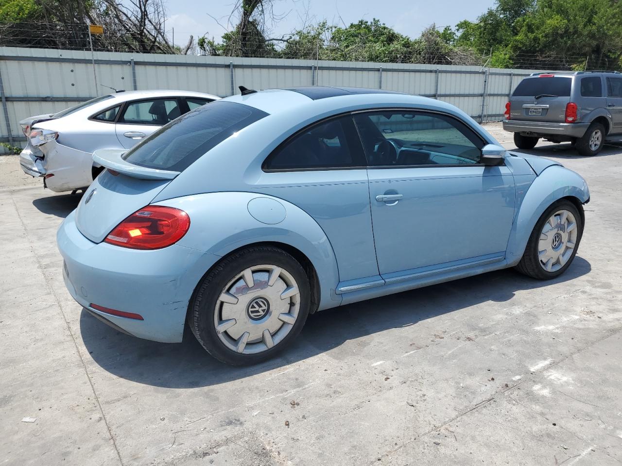 3VWJX7AT1CM653727 2012 Volkswagen Beetle