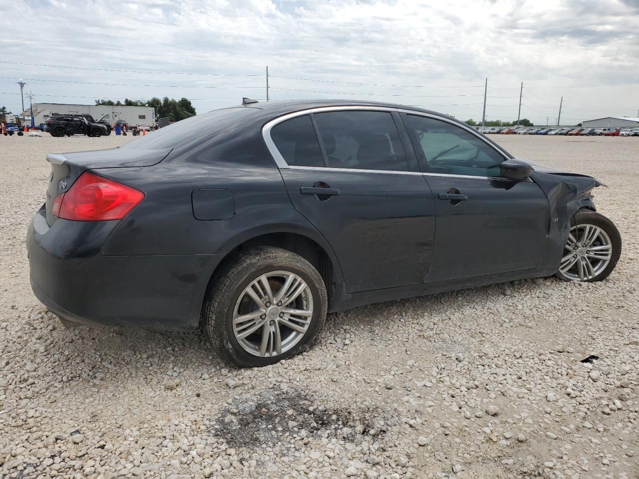 JN1CV6AR7FM521929 2015 Infiniti Q40