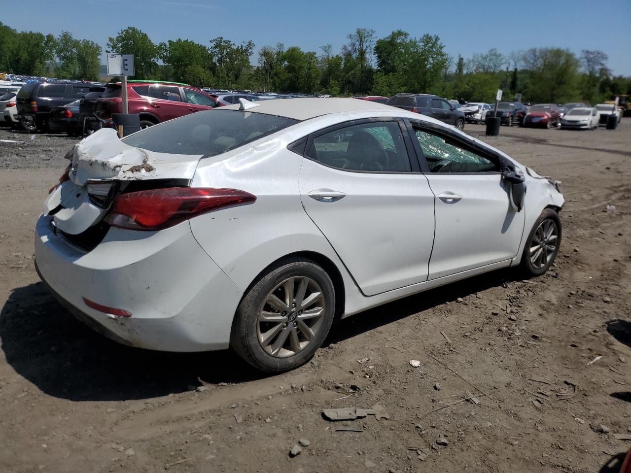 5NPDH4AE2FH569648 2015 Hyundai Elantra Se