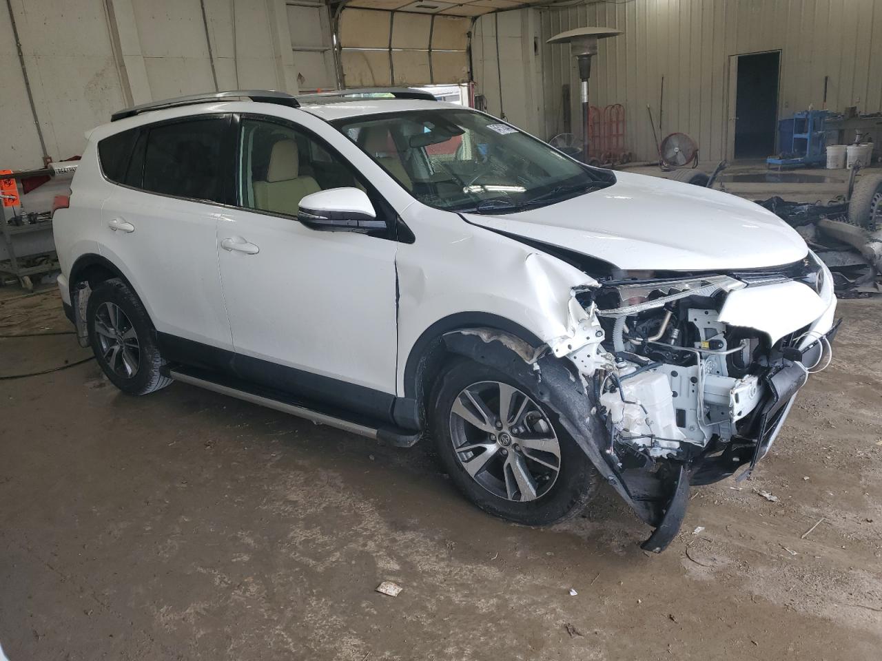 JTMRFREV5HJ117660 2017 Toyota Rav4 Xle