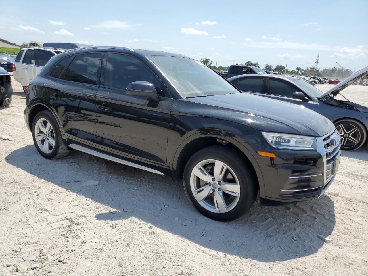 WA1ANAFY9J2003195 2018 Audi Q5 Premium