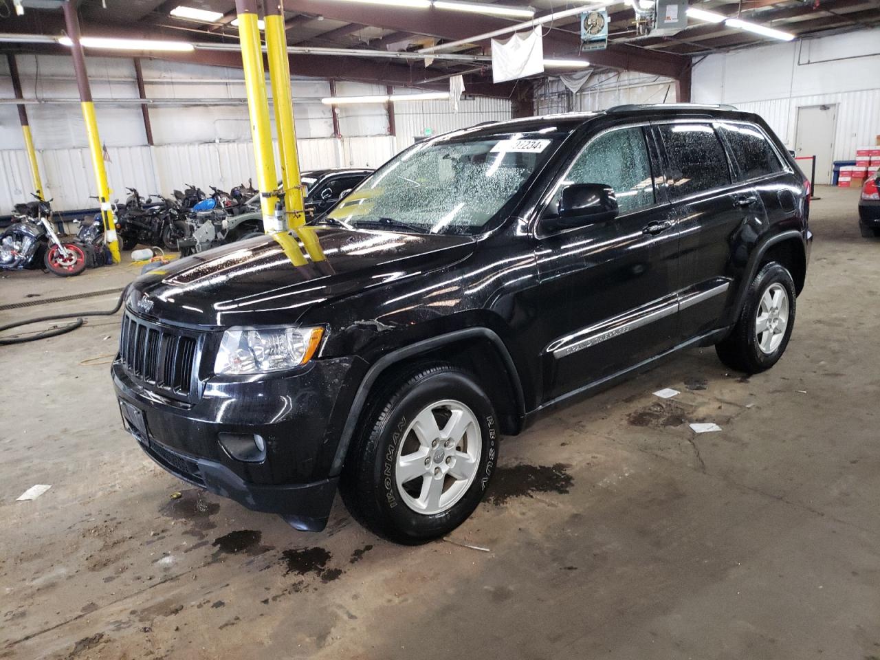 1J4RR4GG9BC582201 2011 Jeep Grand Cherokee Laredo